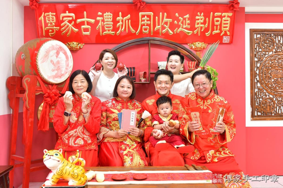 傳家手工印章台中店、抓周、度晬、中國風會場、抓周道具物品、抓周證書、滿周歲、鍇鍇寶寶、台中市、拍照、生日快樂