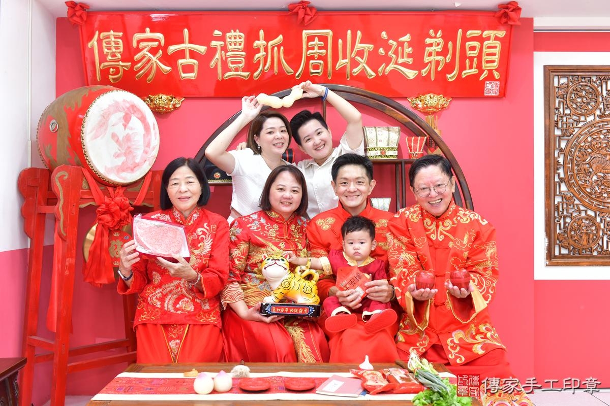 傳家手工印章台中店、抓周、度晬、中國風會場、抓周道具物品、抓周證書、滿周歲、鍇鍇寶寶、台中市、拍照、生日快樂