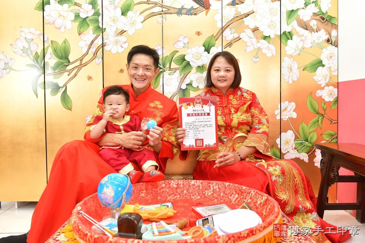 傳家手工印章台中店、抓周、度晬、中國風會場、抓周道具物品、抓周證書、滿周歲、鍇鍇寶寶、台中市、拍照、生日快樂