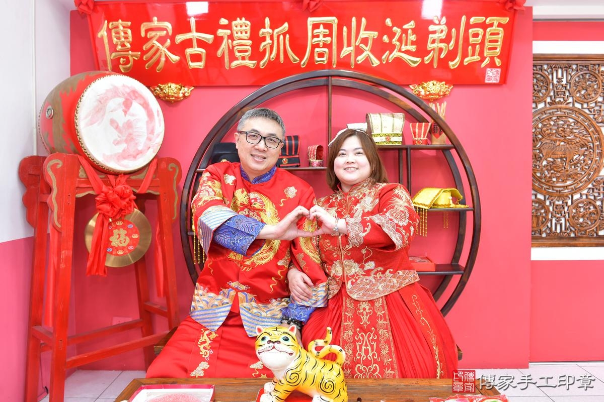 傳家手工印章台中店、抓周、度晬、中國風會場、抓周道具物品、抓周證書、滿周歲、辰辰寶寶、台中市、拍照、生日快樂 傳家手工印章台中店、抓周、度晬、中國風會場、抓周道具物品、抓周證書、滿周歲、辰辰寶寶、台中市、拍照、生日快樂