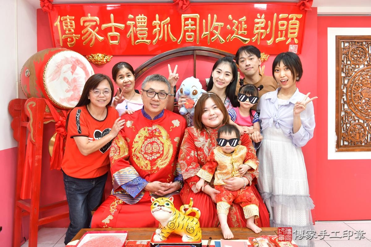 傳家手工印章台中店、抓周、度晬、中國風會場、抓周道具物品、抓周證書、滿周歲、辰辰寶寶、台中市、拍照、生日快樂 傳家手工印章台中店、抓周、度晬、中國風會場、抓周道具物品、抓周證書、滿周歲、辰辰寶寶、台中市、拍照、生日快樂