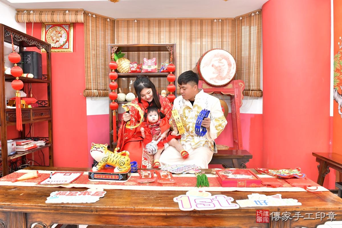 傳家手工印章高雄店、抓周、度晬、中國風會場、抓周道具物品、抓周證書、滿周歲、小妤寶寶、高雄市、拍照、生日快樂