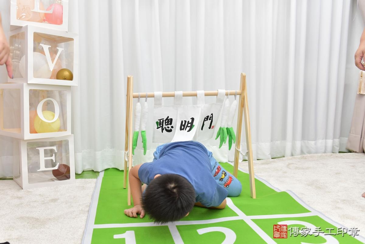傳家手工印章桃園店、美式抓周、抓周道具、未來職業、滿周歲、安安寶寶、桃園市、拍照、生日快樂