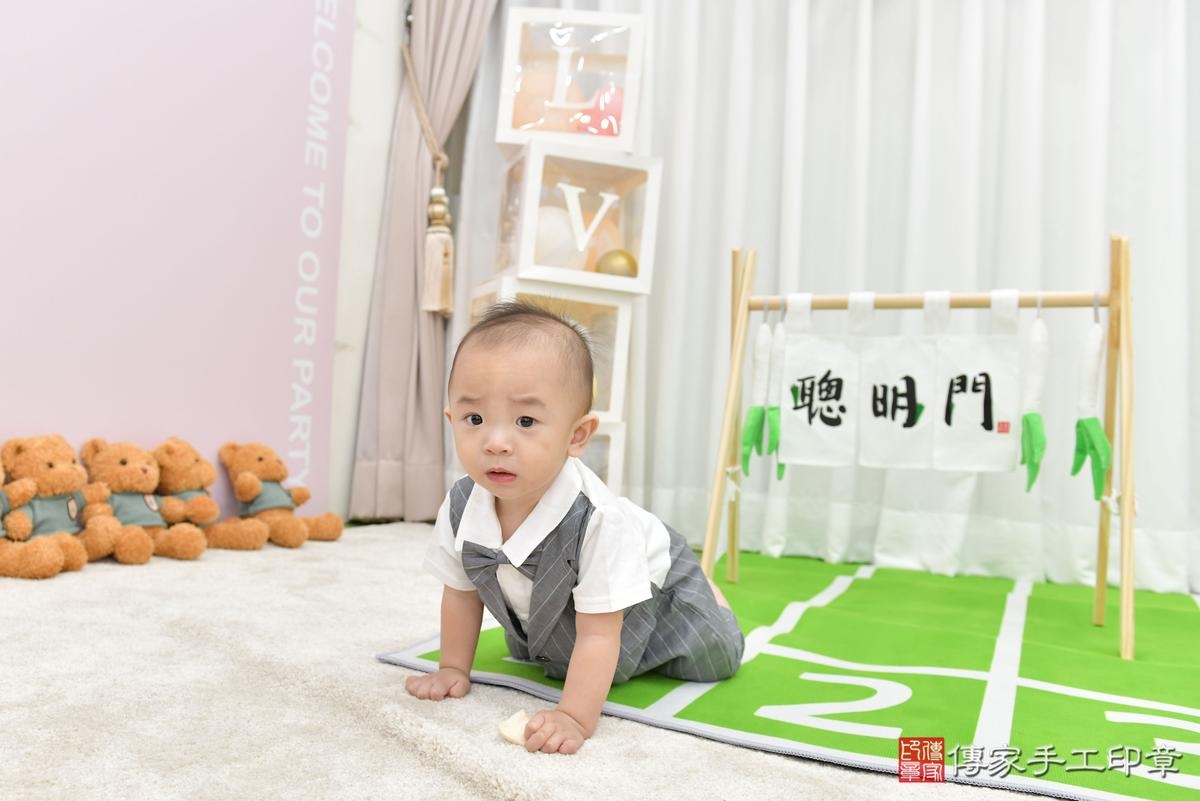 傳家手工印章桃園店、美式抓周、抓周道具、未來職業、滿周歲、安安寶寶、桃園市、拍照、生日快樂