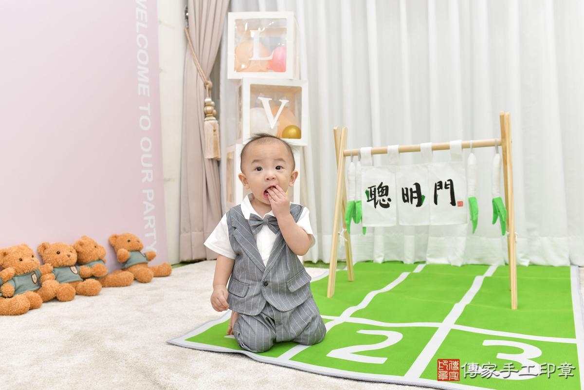 傳家手工印章桃園店、美式抓周、抓周道具、未來職業、滿周歲、安安寶寶、桃園市、拍照、生日快樂