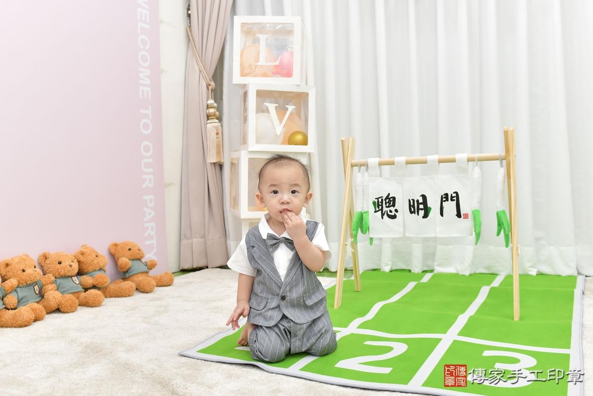傳家手工印章桃園店、美式抓周、抓周道具、未來職業、滿周歲、安安寶寶、桃園市、拍照、生日快樂