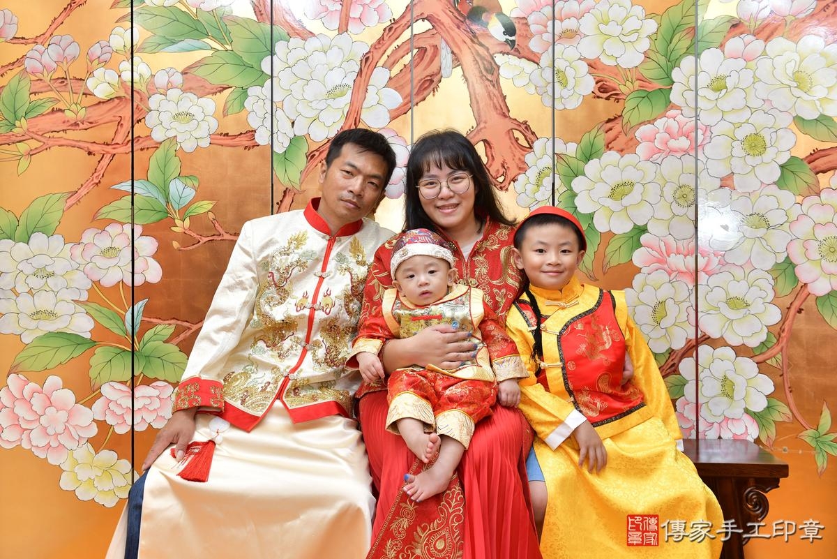 傳家手工印章桃園店、美式抓周、抓周道具、未來職業、滿周歲、安安寶寶、桃園市、拍照、生日快樂