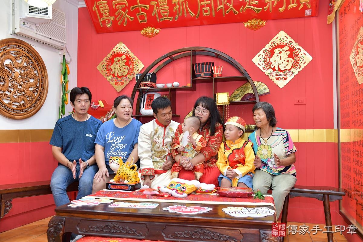 傳家手工印章桃園店、美式抓周、抓周道具、未來職業、滿周歲、安安寶寶、桃園市、拍照、生日快樂