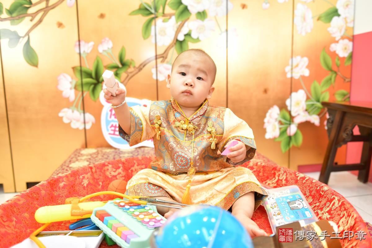 傳家手工印章台中店、抓周、度晬、中國風會場、抓周道具物品、抓周證書、滿周歲、小佑寶寶、台中市、拍照、生日快樂