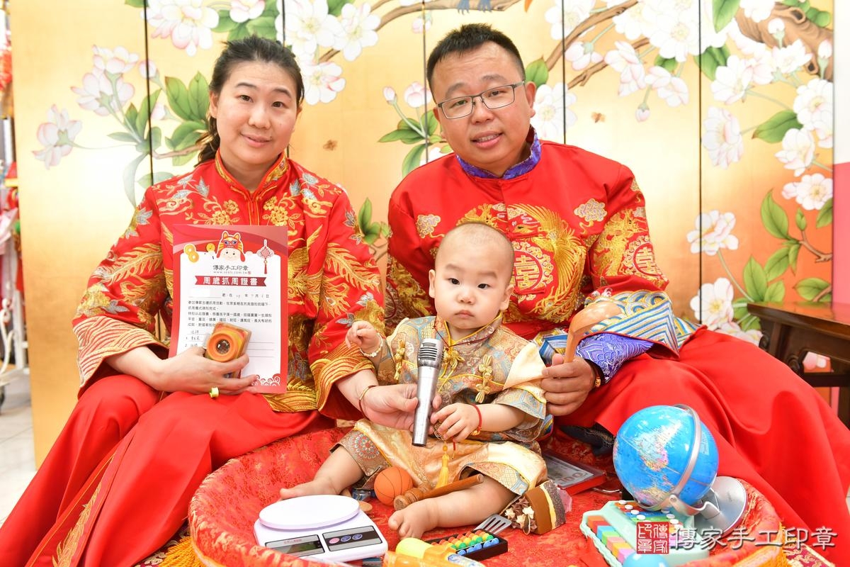 傳家手工印章台中店、抓周、度晬、中國風會場、抓周道具物品、抓周證書、滿周歲、小佑寶寶、台中市、拍照、生日快樂