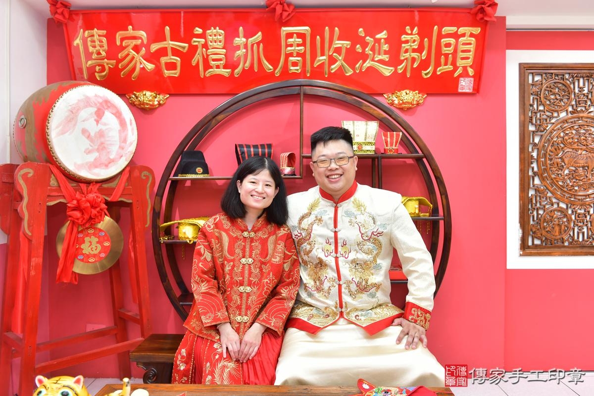 傳家手工印章台中店、抓周、度晬、中國風會場、抓周道具物品、抓周證書、滿周歲、萱萱寶寶、台中市、拍照、生日快樂
