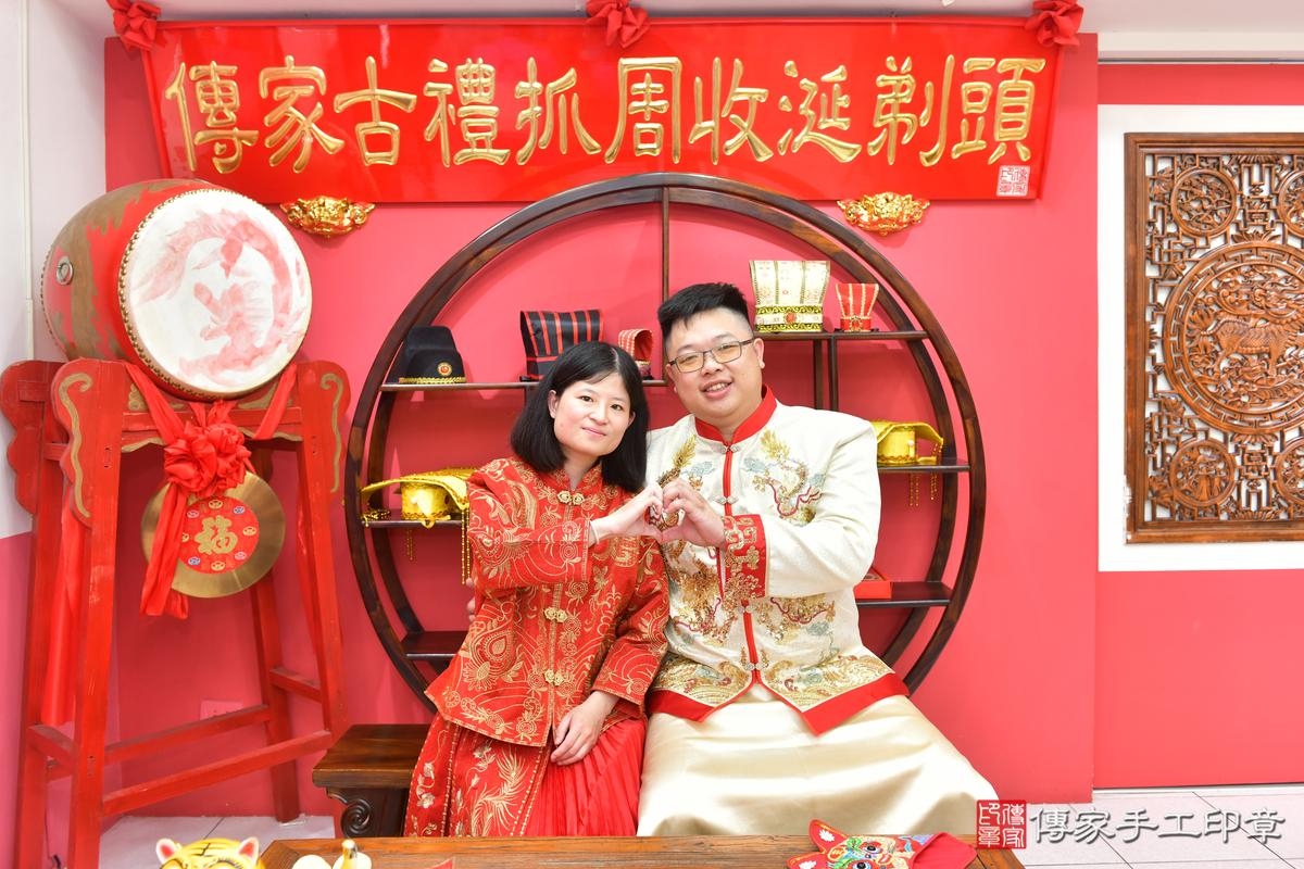 傳家手工印章台中店、抓周、度晬、中國風會場、抓周道具物品、抓周證書、滿周歲、萱萱寶寶、台中市、拍照、生日快樂