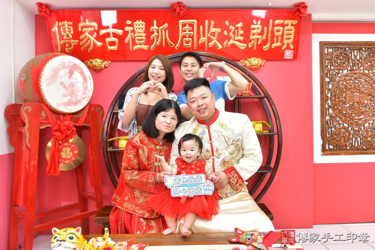 傳家手工印章台中店、抓周、度晬、中國風會場、抓周道具物品、抓周證書、滿周歲、萱萱寶寶、台中市、拍照、生日快樂