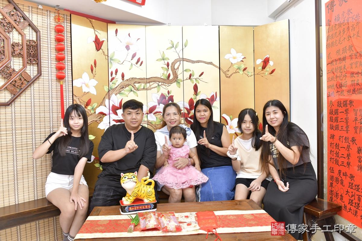 傳家手工印章新竹店、抓周、度晬、中國風會場、抓周道具物品、抓周證書、滿周歲、宣宣寶寶、新竹市、拍照、生日快樂