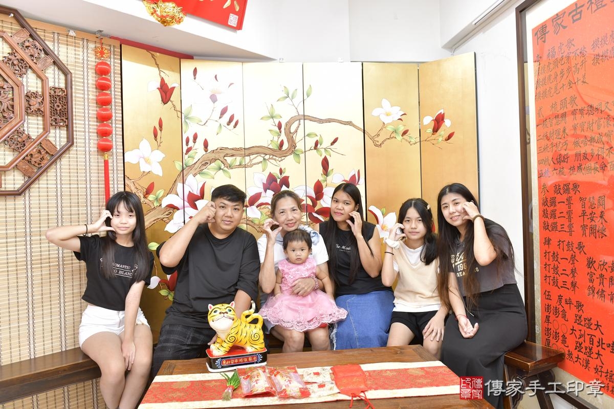傳家手工印章新竹店、抓周、度晬、中國風會場、抓周道具物品、抓周證書、滿周歲、宣宣寶寶、新竹市、拍照、生日快樂