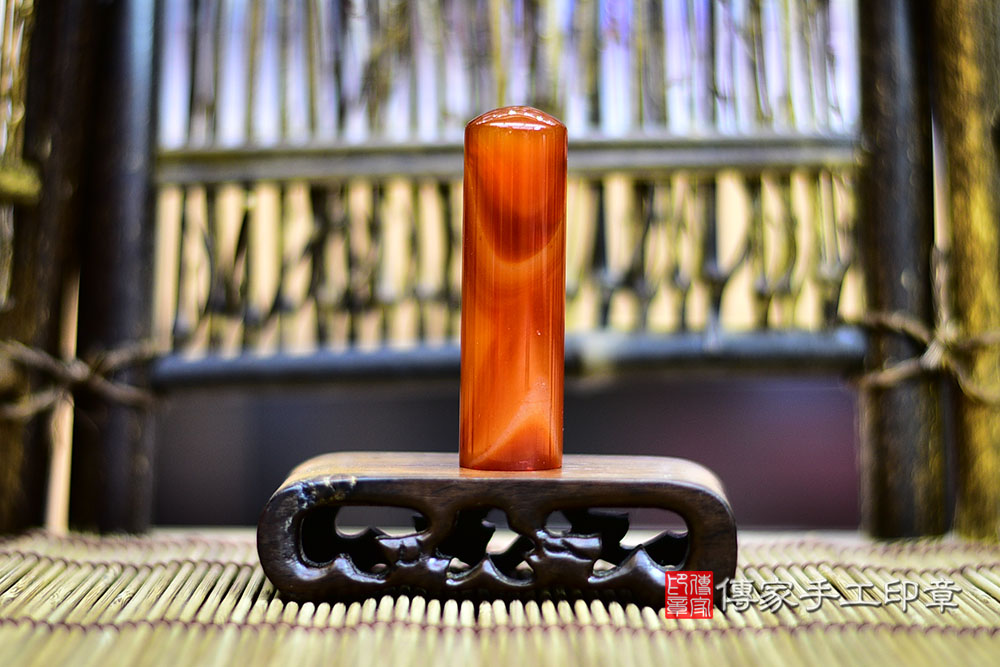 一抹暖紅 一方印心 瑩潤光澤紅瑪瑙印鑑章 傳家印章桃園店 115.8.4
