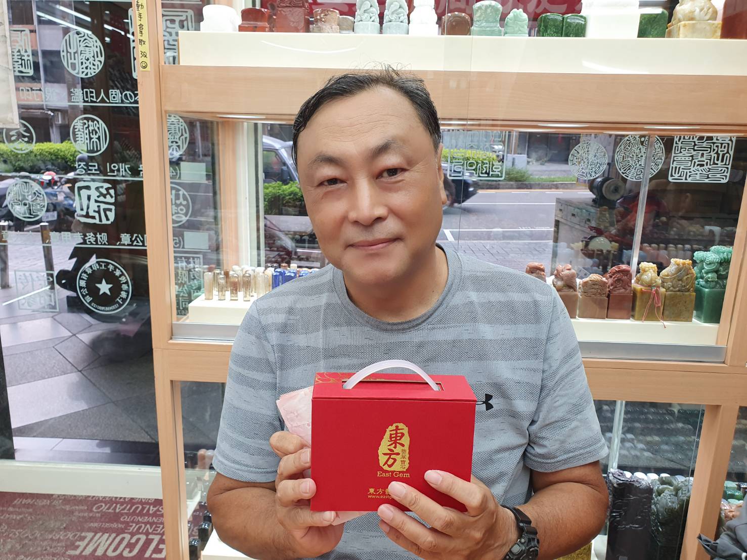 台中陳先生客製全篆虎紋紅紫檀個人章.jpg