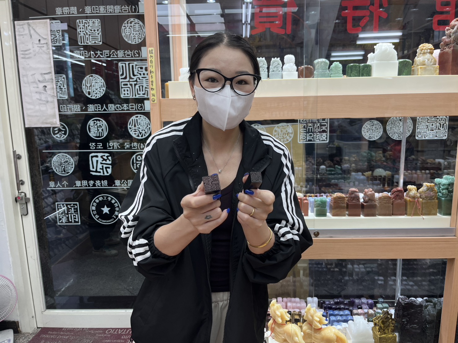 台中巫小姐客製黑檀木公司大小章.jpg