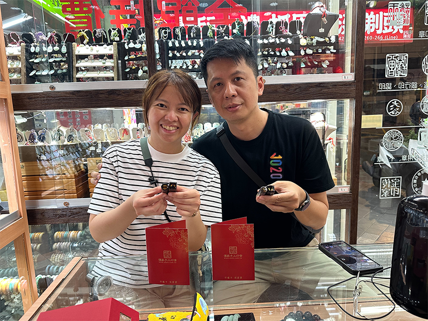 新北新店雙寶爸媽製作赤牛角、黃虎紋沉檀臍帶胎毛章.png