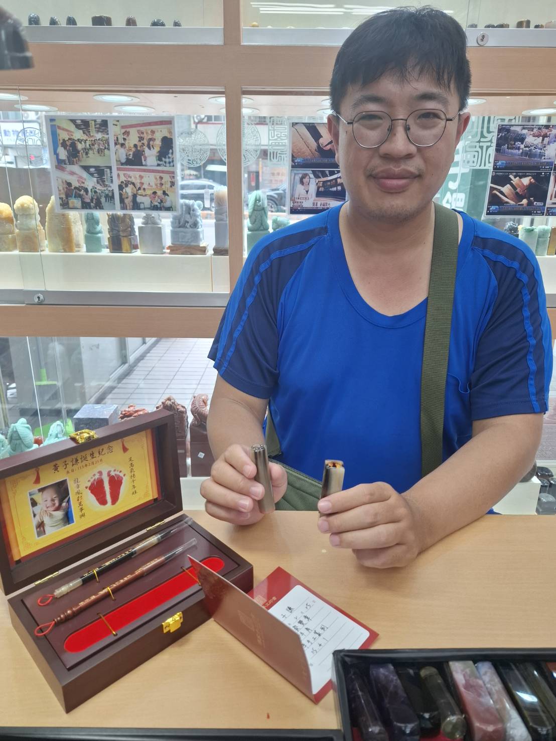 高雄黃先生製作傳家小三寶-赤牛角臍帶圓章、胎髮方章.jpg