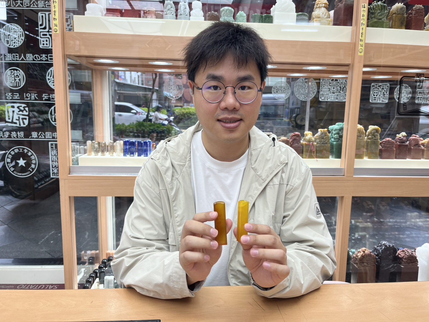 黃先生選擇傳家手工印章，客製黃瑪瑙半手工噴砂個人印章.jpg