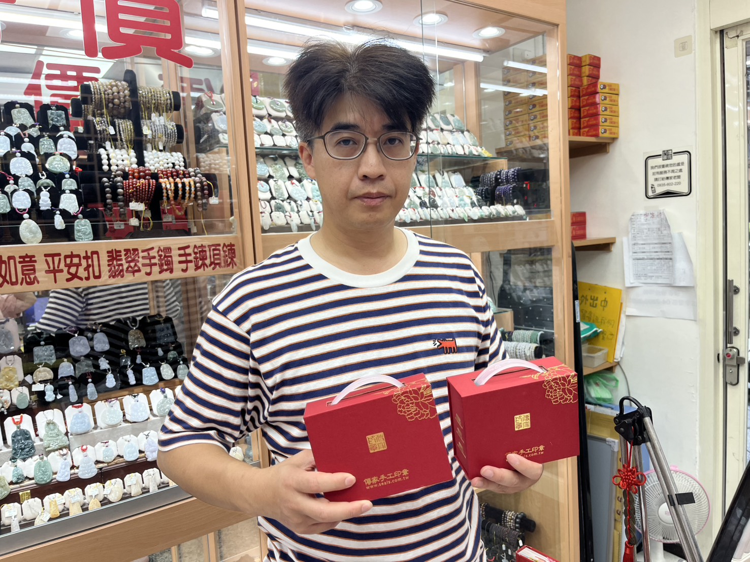 台中黃爸爸為孩子製作黑膽石肚臍章.jpg