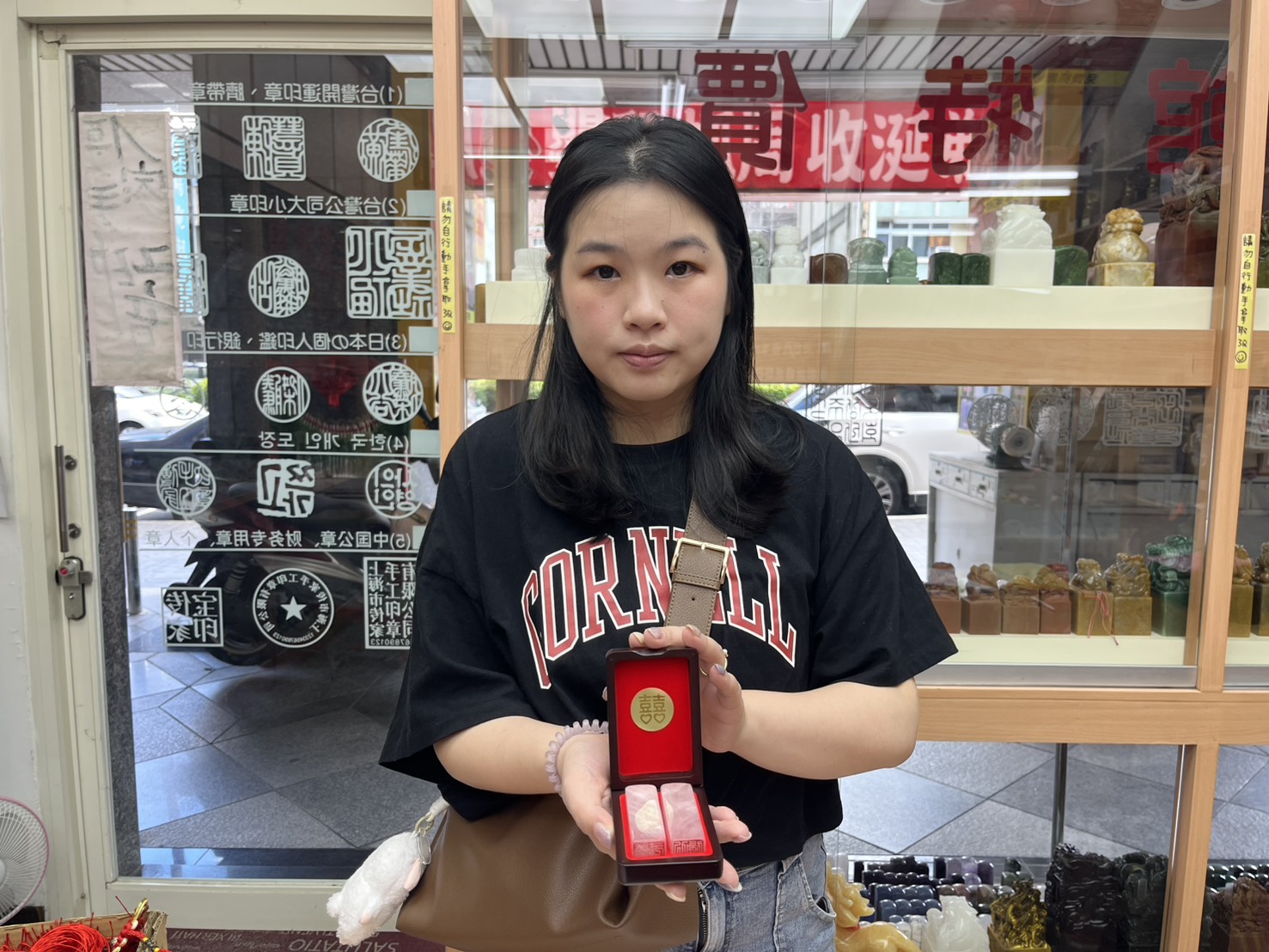 台中何小姐製作粉晶結婚對章.jpg
