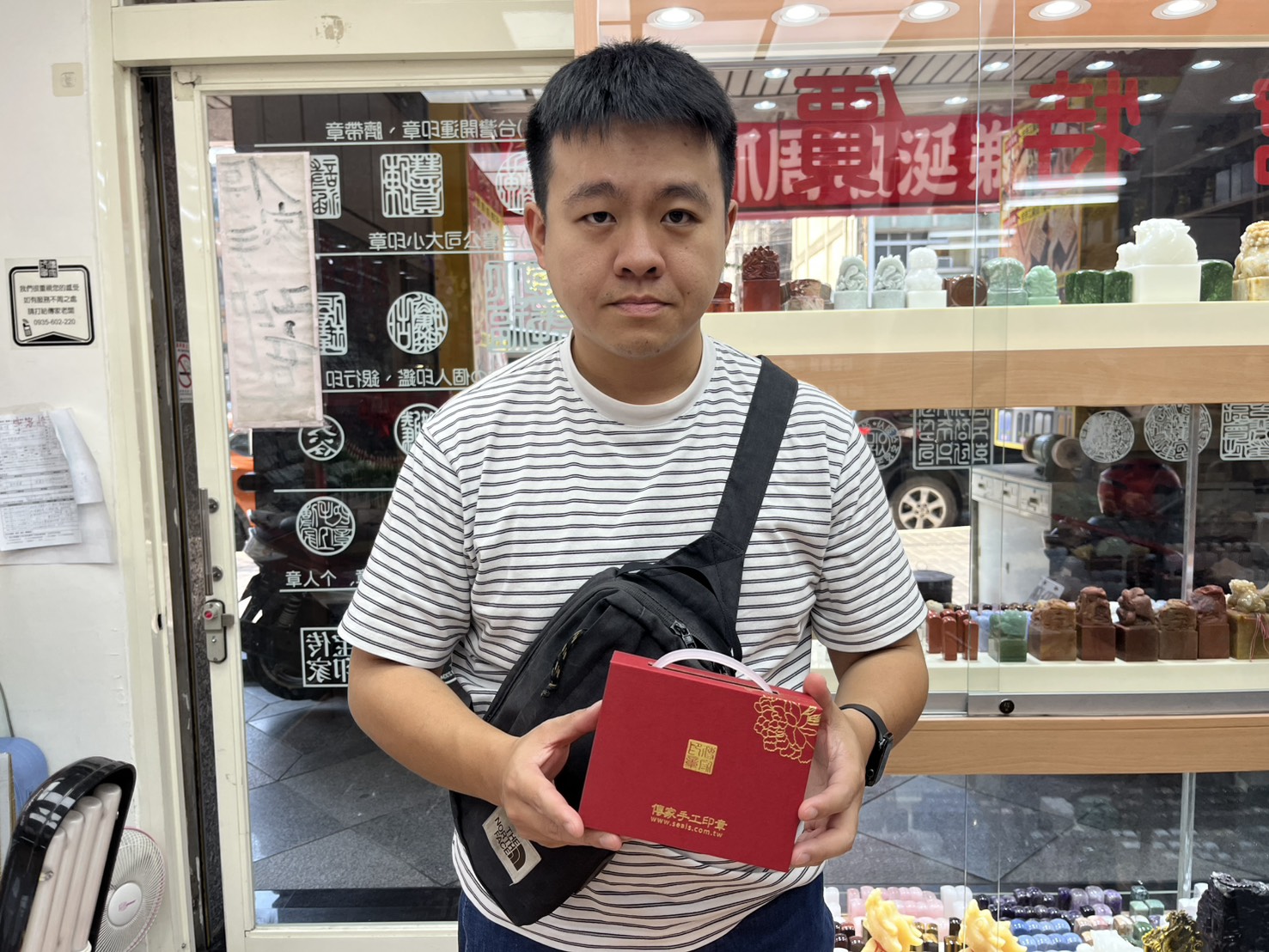台中黃爸爸為兒子製作人生第一顆印章.jpg