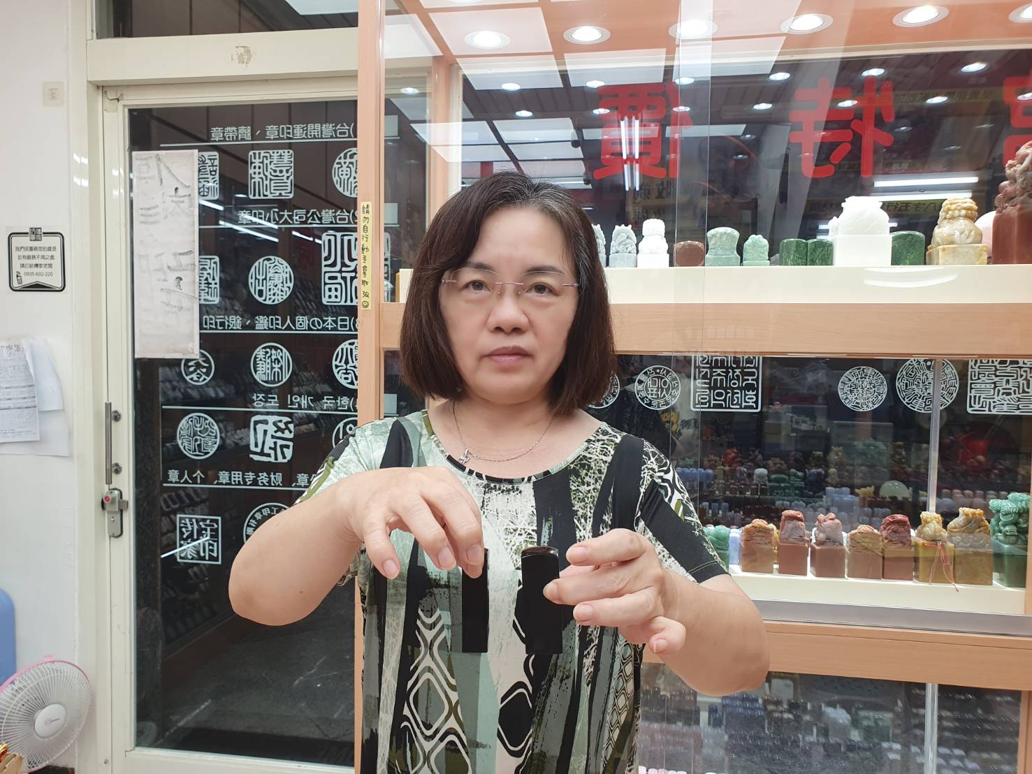 台中黃小姐製作黑牛角公司大小章.jpg