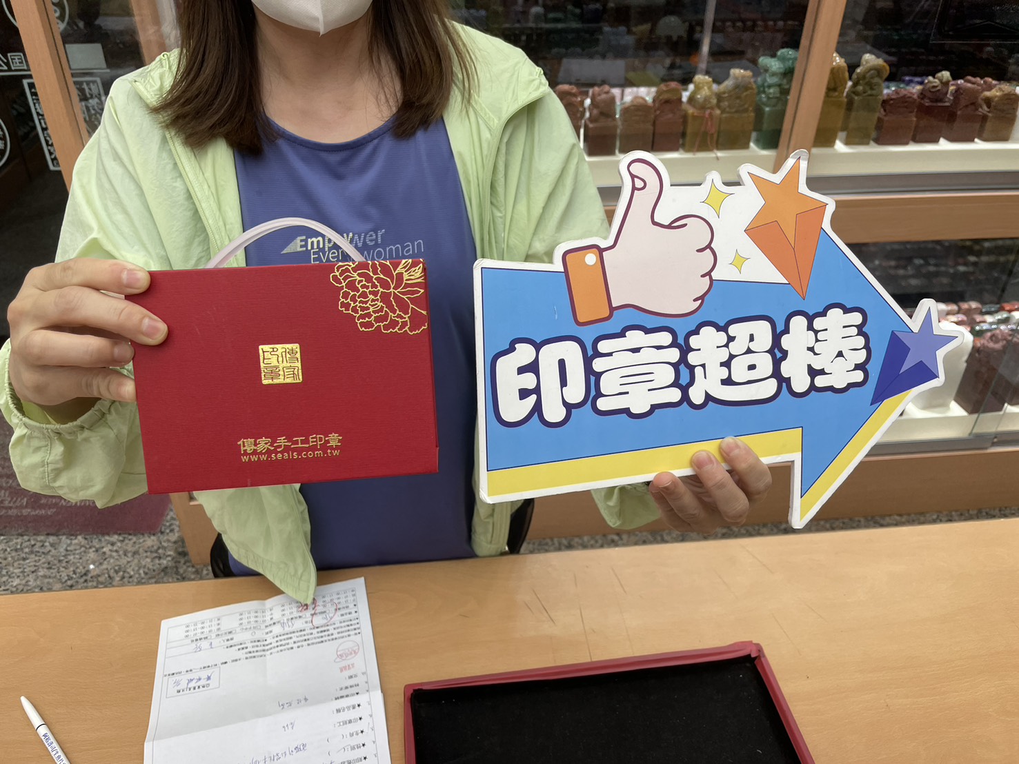 1786979799157293.jpg 台中廖小姐製作紅紫檀木個人印章.jpg