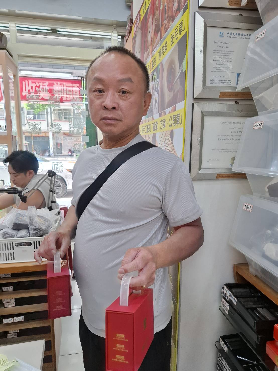 高雄黃先生製作黃虎眼石個人印章.jpg
