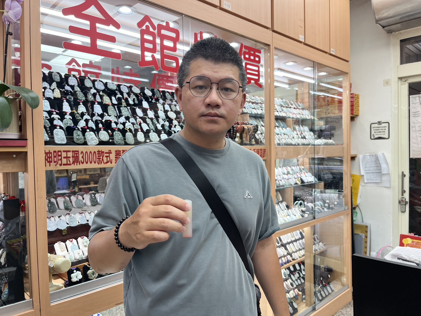 台中蕭爸爸為兒子製作第一顆白瑪瑙個人章.jpg