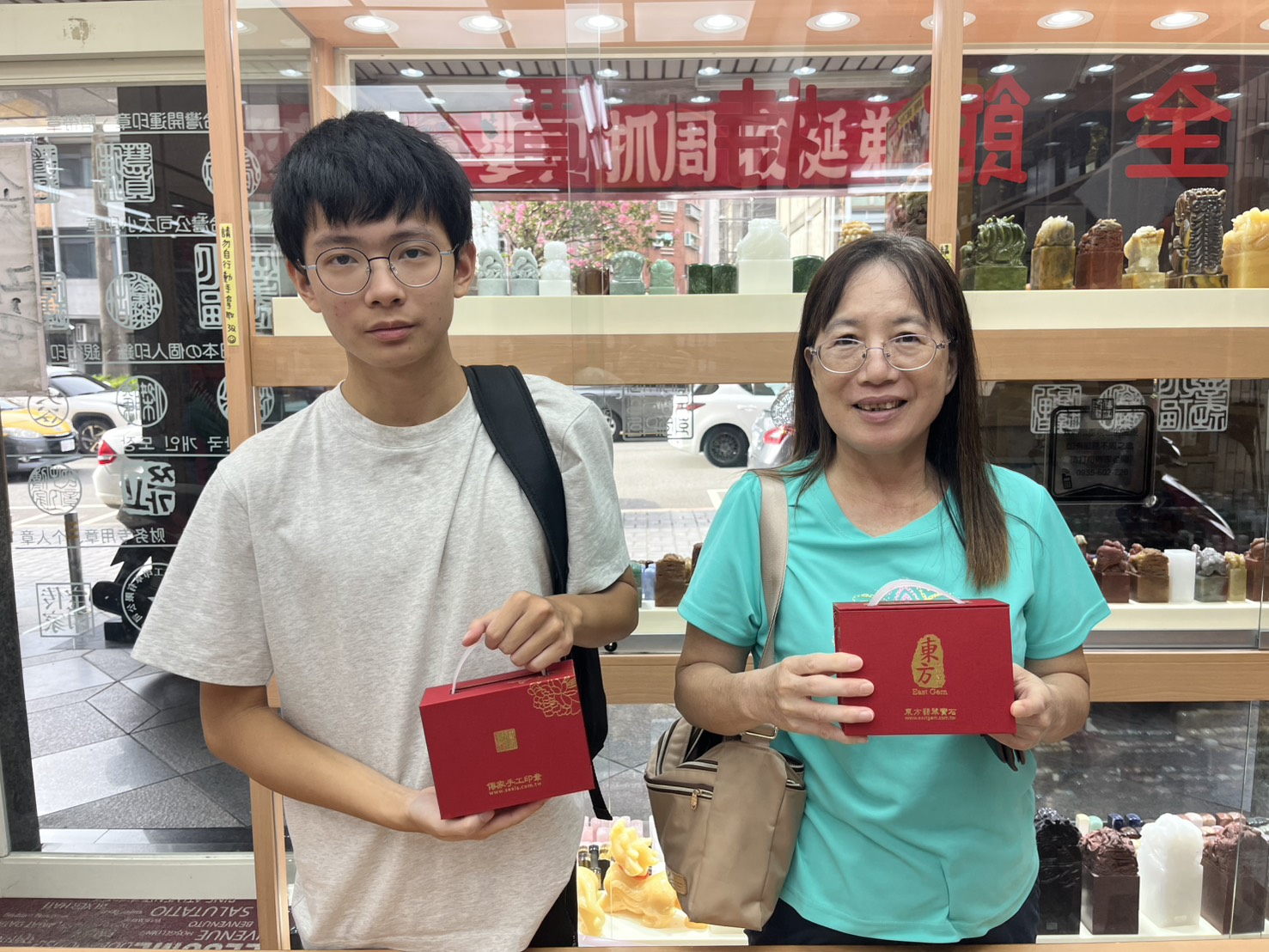 台中母子一起製作專屬印章.jpg