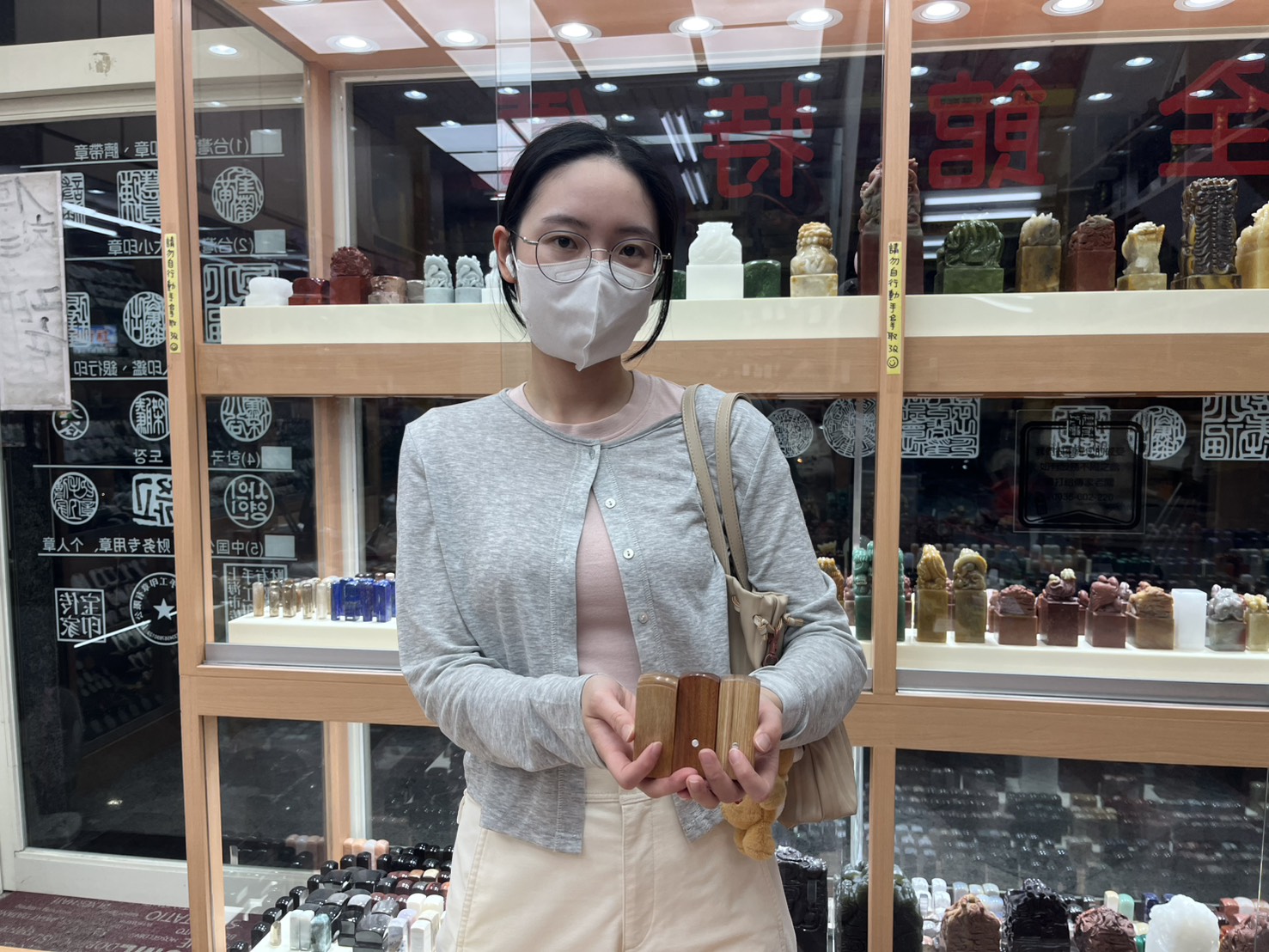 台中劉小姐製作紅紫檀木公司章與原色彩樺木公司章.jpg
