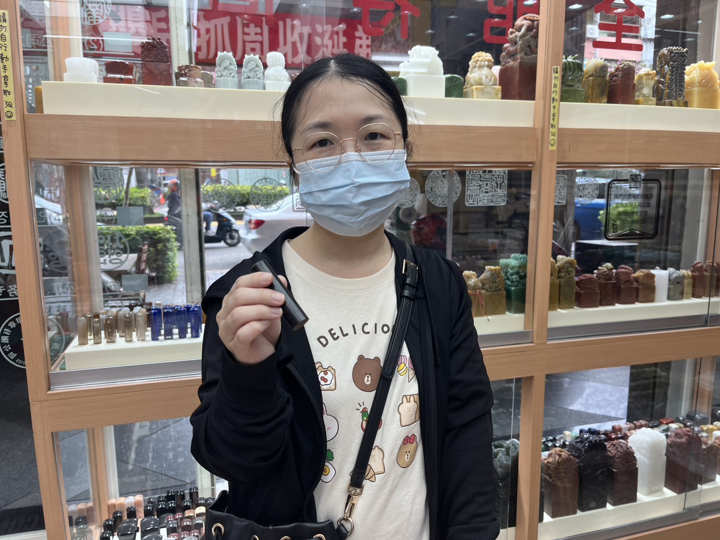 台中蔡媽媽為寶貝製作黑檀木臍帶章.jpg