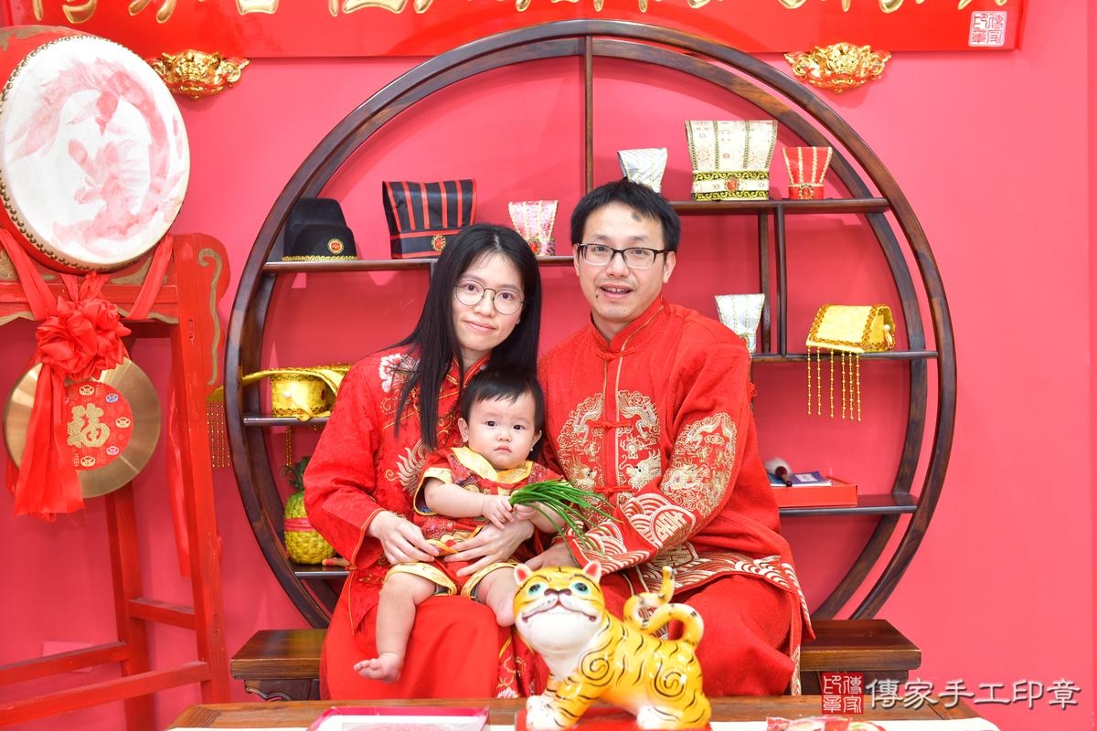 傳家手工印章台中店、抓周、度晬、中國風會場、抓周道具物品、抓周證書、滿周歲、謙謙寶寶、台中市、拍照、生日快樂 傳家手工印章台中店、抓周、度晬、中國風會場、抓周道具物品、抓周證書、滿周歲、謙謙寶寶、台中市、拍照、生日快樂