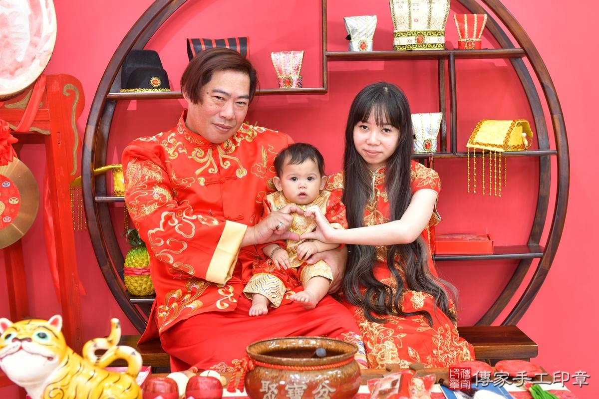 傳家手工印章台中店、抓周、度晬、中國風會場、抓周道具物品、抓周證書、滿周歲、小宛寶寶、台中市、拍照、生日快樂 傳家手工印章台中店、抓周、度晬、中國風會場、抓周道具物品、抓周證書、滿周歲、小宛寶寶、台中市、拍照、生日快樂