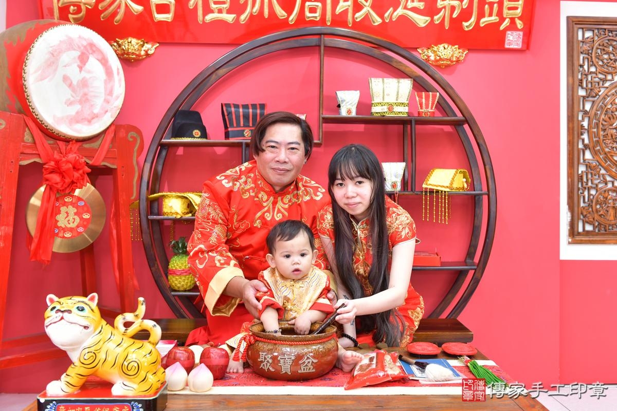 傳家手工印章台中店、抓周、度晬、中國風會場、抓周道具物品、抓周證書、滿周歲、小宛寶寶、台中市、拍照、生日快樂 傳家手工印章台中店、抓周、度晬、中國風會場、抓周道具物品、抓周證書、滿周歲、小宛寶寶、台中市、拍照、生日快樂