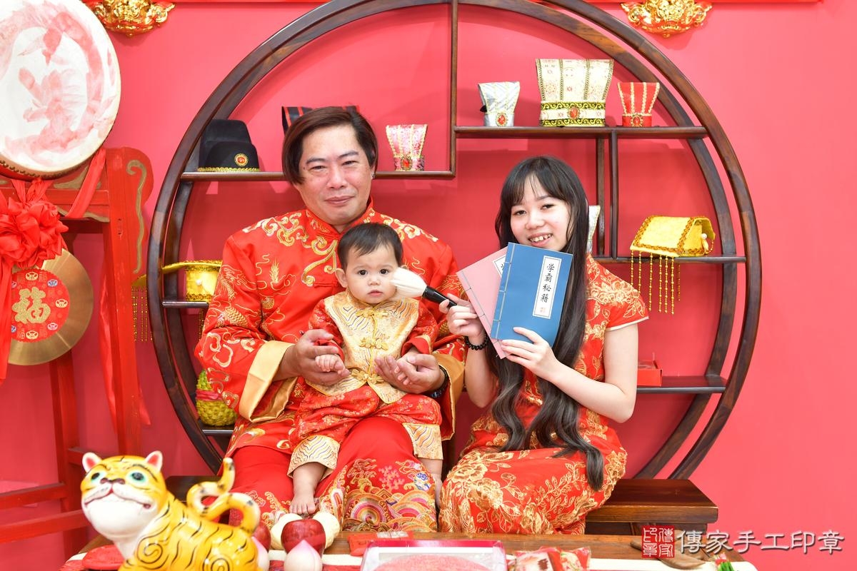 傳家手工印章台中店、抓周、度晬、中國風會場、抓周道具物品、抓周證書、滿周歲、小宛寶寶、台中市、拍照、生日快樂 傳家手工印章台中店、抓周、度晬、中國風會場、抓周道具物品、抓周證書、滿周歲、小宛寶寶、台中市、拍照、生日快樂