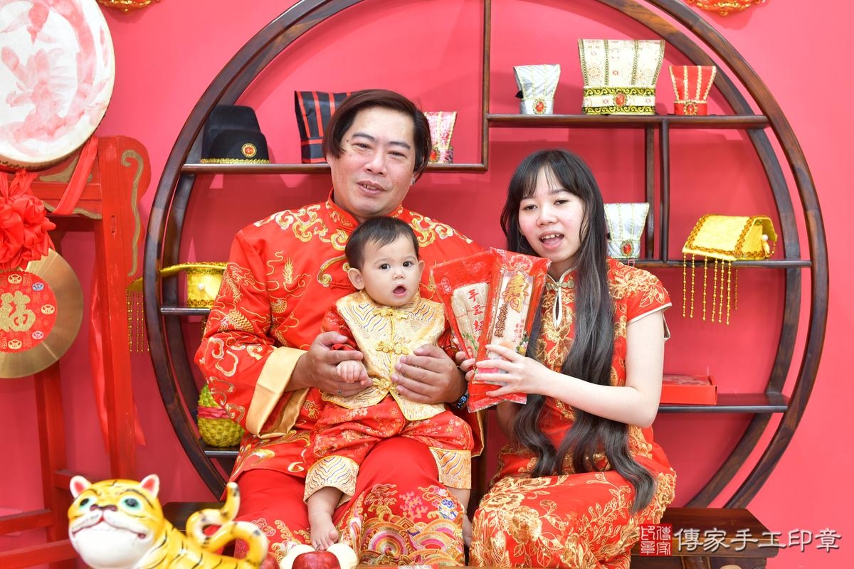 傳家手工印章台中店、抓周、度晬、中國風會場、抓周道具物品、抓周證書、滿周歲、小宛寶寶、台中市、拍照、生日快樂 傳家手工印章台中店、抓周、度晬、中國風會場、抓周道具物品、抓周證書、滿周歲、小宛寶寶、台中市、拍照、生日快樂
