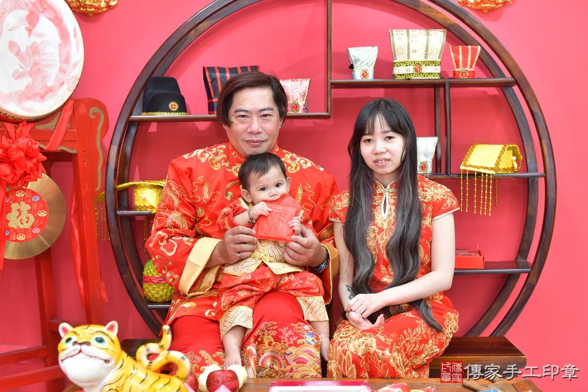 傳家手工印章台中店、抓周、度晬、中國風會場、抓周道具物品、抓周證書、滿周歲、小宛寶寶、台中市、拍照、生日快樂 傳家手工印章台中店、抓周、度晬、中國風會場、抓周道具物品、抓周證書、滿周歲、小宛寶寶、台中市、拍照、生日快樂