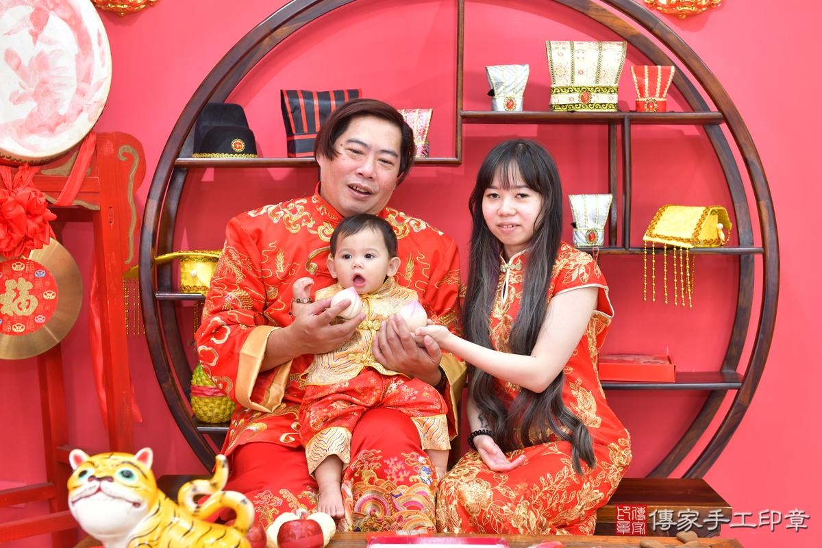 傳家手工印章台中店、抓周、度晬、中國風會場、抓周道具物品、抓周證書、滿周歲、小宛寶寶、台中市、拍照、生日快樂 傳家手工印章台中店、抓周、度晬、中國風會場、抓周道具物品、抓周證書、滿周歲、小宛寶寶、台中市、拍照、生日快樂