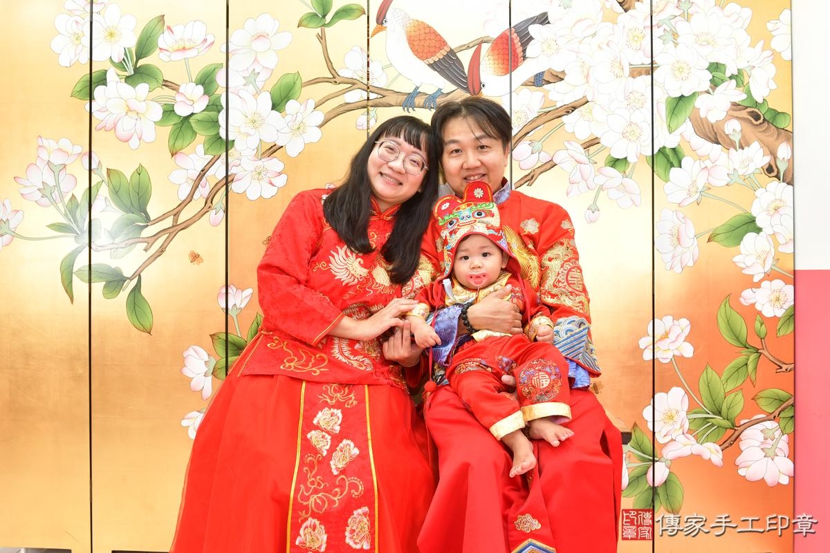 傳家手工印章台中店、抓周、度晬、中國風會場、抓周道具物品、抓周證書、滿周歲、小嘉寶寶、台中市、拍照、生日快樂 傳家手工印章台中店、抓周、度晬、中國風會場、抓周道具物品、抓周證書、滿周歲、小嘉寶寶、台中市、拍照、生日快樂