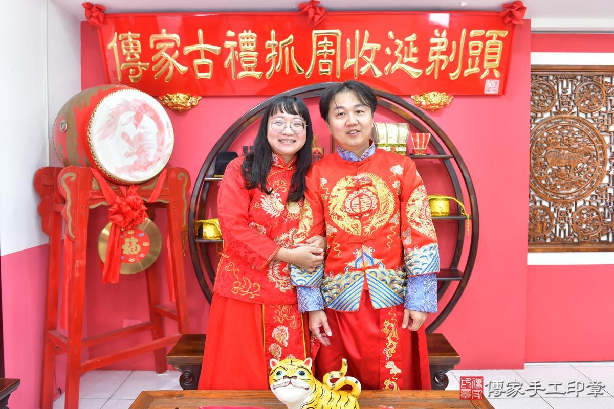 傳家手工印章台中店、抓周、度晬、中國風會場、抓周道具物品、抓周證書、滿周歲、小嘉寶寶、台中市、拍照、生日快樂 傳家手工印章台中店、抓周、度晬、中國風會場、抓周道具物品、抓周證書、滿周歲、小嘉寶寶、台中市、拍照、生日快樂