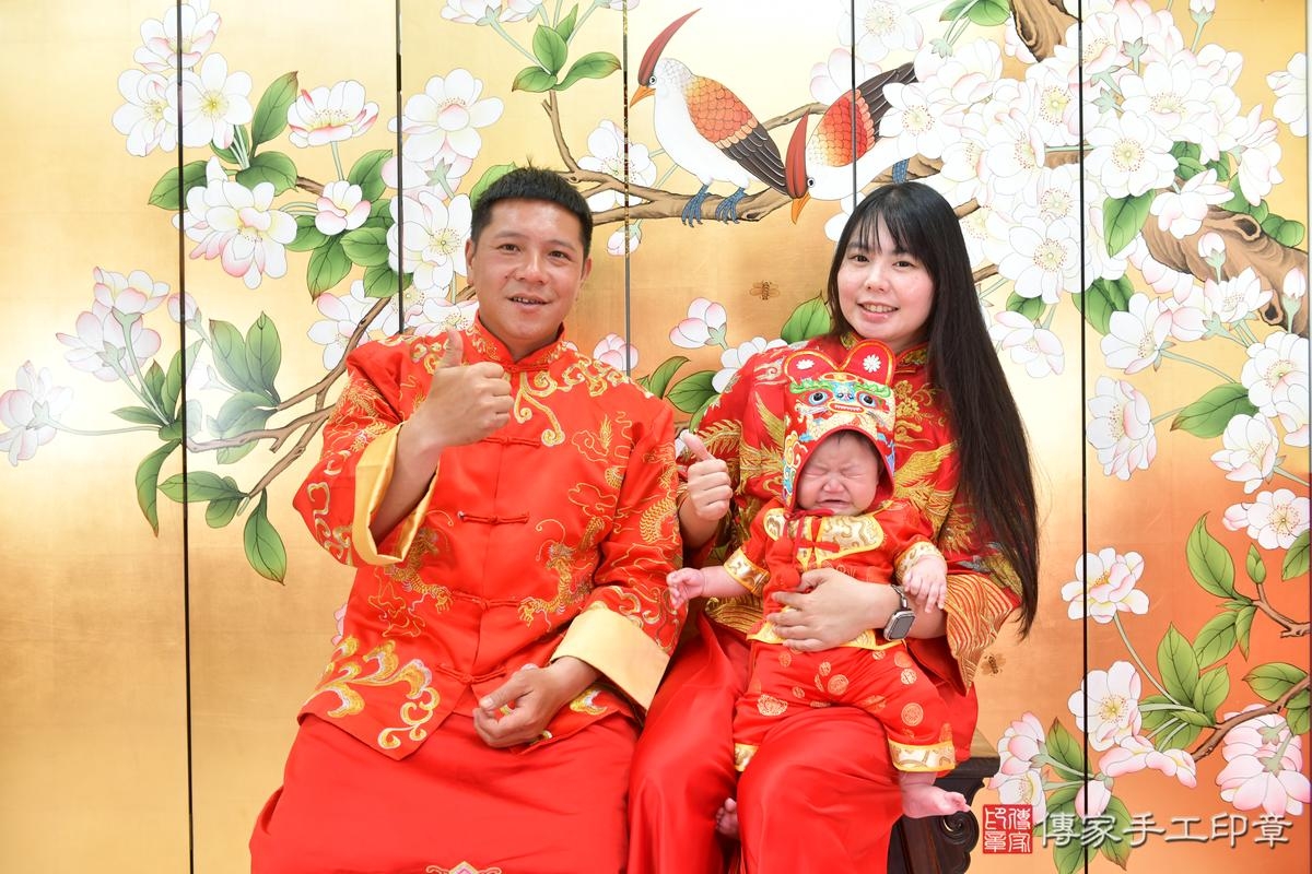傳家手工印章台中店、收涎、四個月、收涎餅、吉祥話、元元寶寶、台中市、拍照、生日快樂