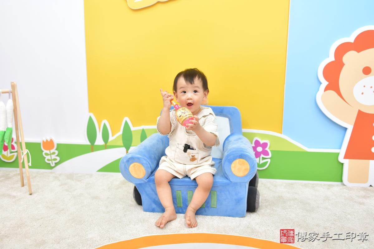 傳家手工印章台中店、美式抓周、抓周道具、未來職業、滿周歲、誠誠寶寶、台中市、拍照、生日快樂 傳家手工印章台中店、美式抓周、抓周道具、未來職業、滿周歲、誠誠寶寶、台中市、拍照、生日快樂