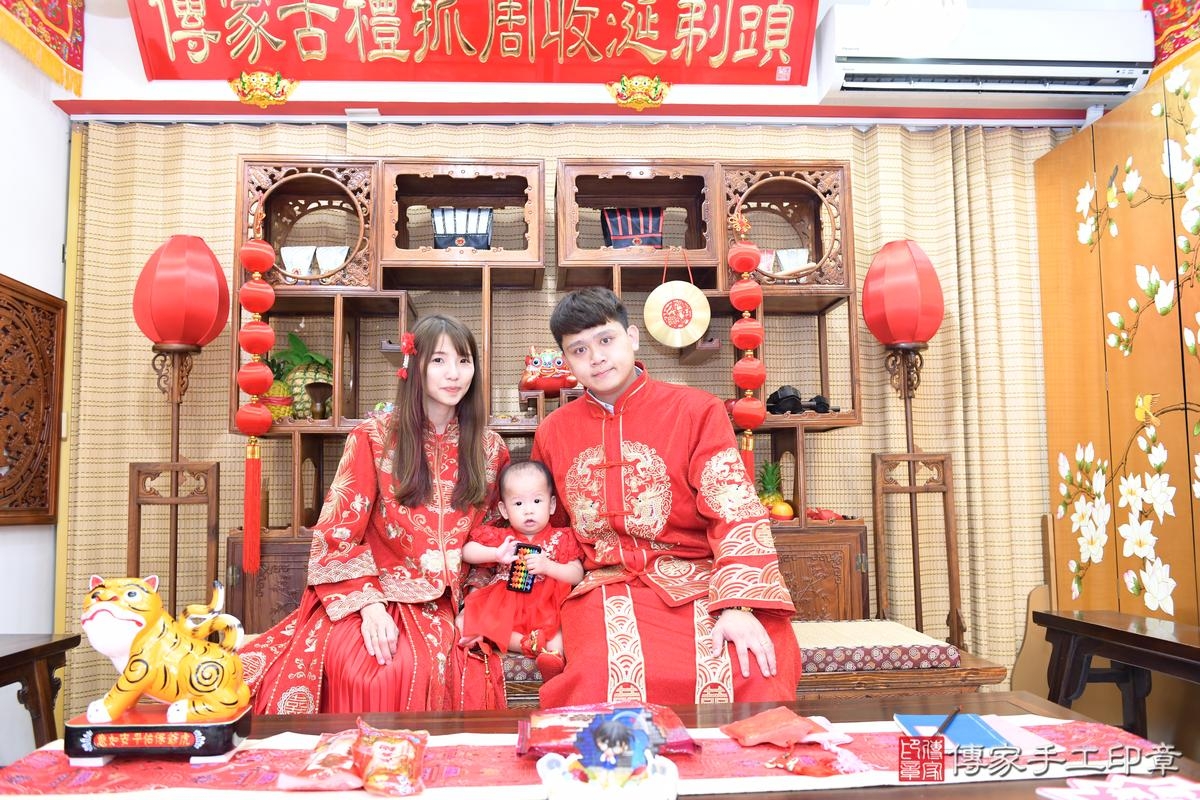 傳家手工印章台南店、抓周、度晬、中國風會場、抓周道具物品、抓周證書、滿周歲、溱溱寶寶、台南市、拍照、生日快樂 傳家手工印章台南店、抓周、度晬、中國風會場、抓周道具物品、抓周證書、滿周歲、溱溱寶寶、台南市、拍照、生日快樂
