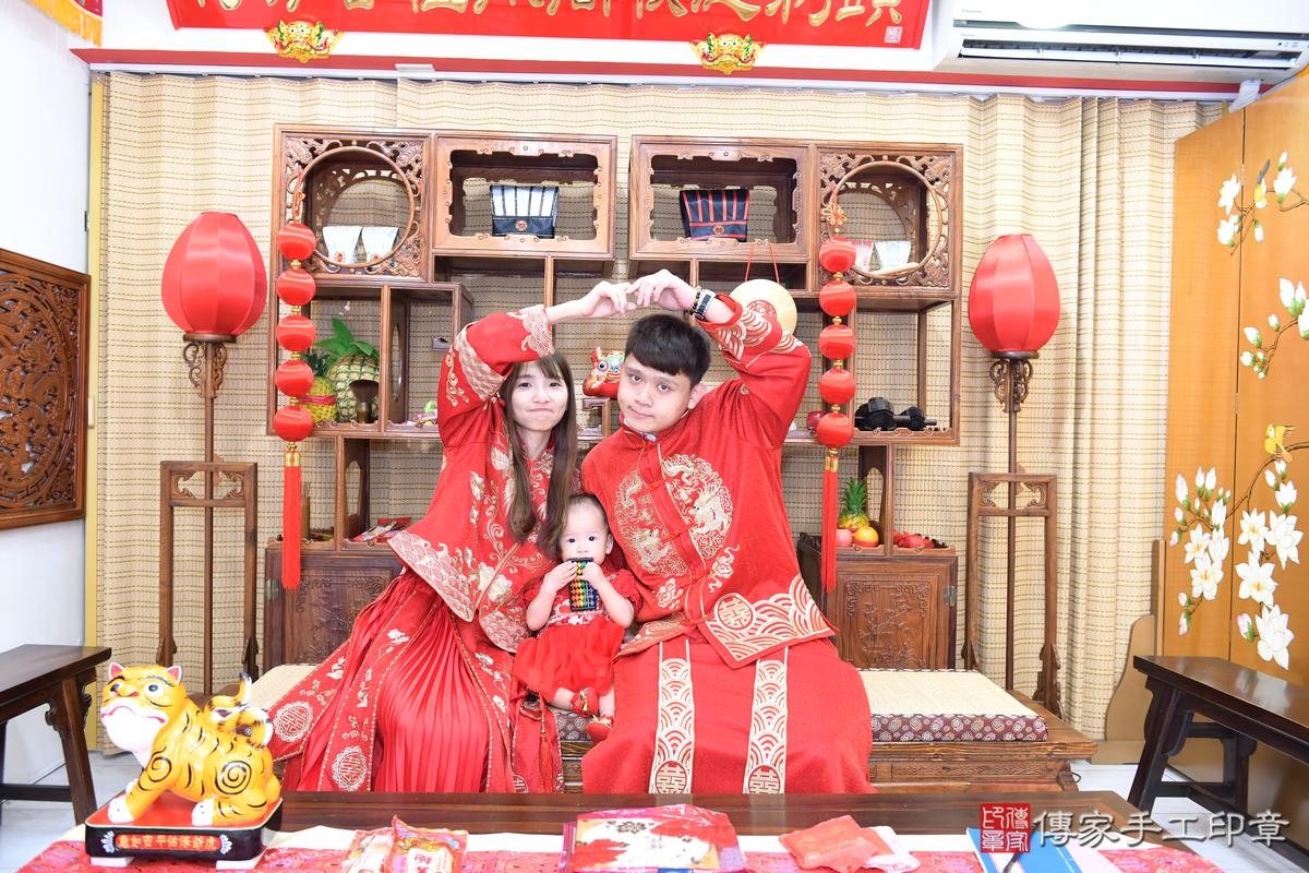 傳家手工印章台南店、抓周、度晬、中國風會場、抓周道具物品、抓周證書、滿周歲、溱溱寶寶、台南市、拍照、生日快樂 傳家手工印章台南店、抓周、度晬、中國風會場、抓周道具物品、抓周證書、滿周歲、溱溱寶寶、台南市、拍照、生日快樂