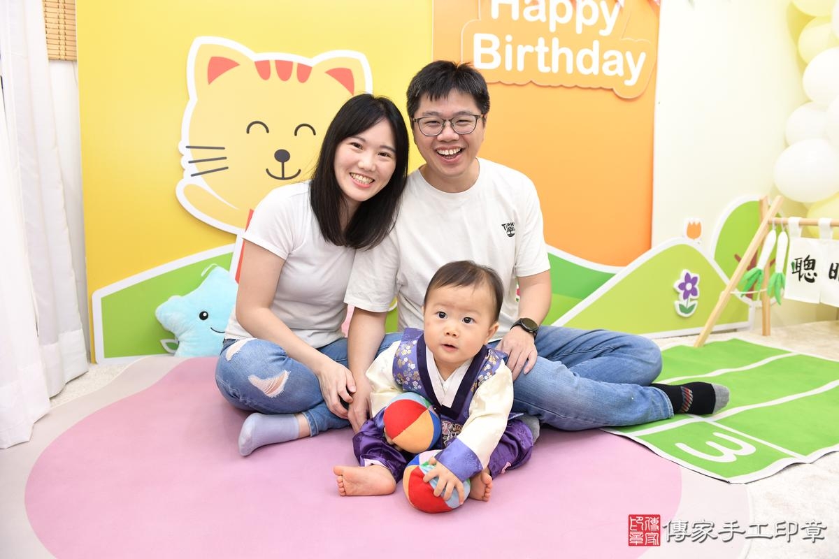 傳家手工印章台南店、抓周、度晬、中國風會場、抓周道具物品、抓周證書、滿周歲、熙熙寶寶、台南市、拍照、生日快樂 傳家手工印章台南店、抓周、度晬、中國風會場、抓周道具物品、抓周證書、滿周歲、熙熙寶寶、台南市、拍照、生日快樂