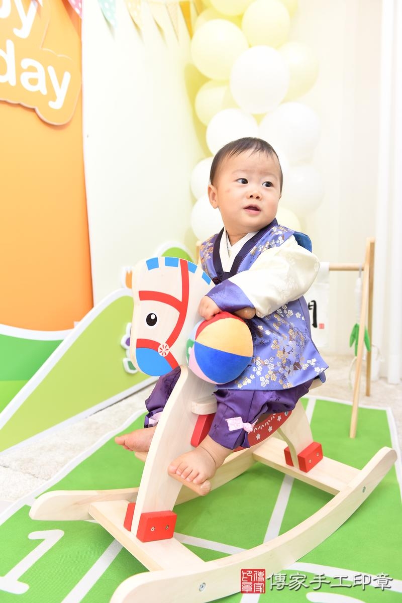 傳家手工印章台南店、抓周、度晬、中國風會場、抓周道具物品、抓周證書、滿周歲、熙熙寶寶、台南市、拍照、生日快樂 傳家手工印章台南店、抓周、度晬、中國風會場、抓周道具物品、抓周證書、滿周歲、熙熙寶寶、台南市、拍照、生日快樂